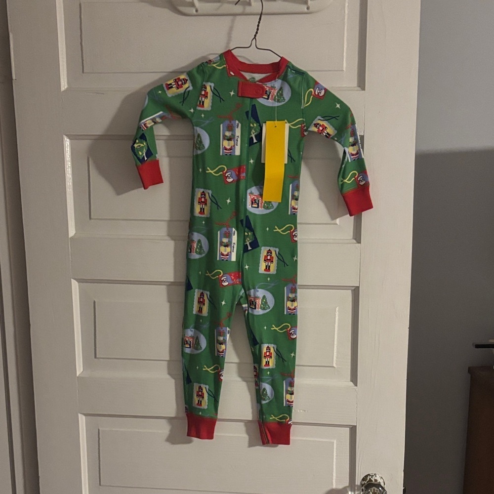 NWT The Beaufort Bonnet Company Christmas Print Kids One Piece Pajama Sleeper